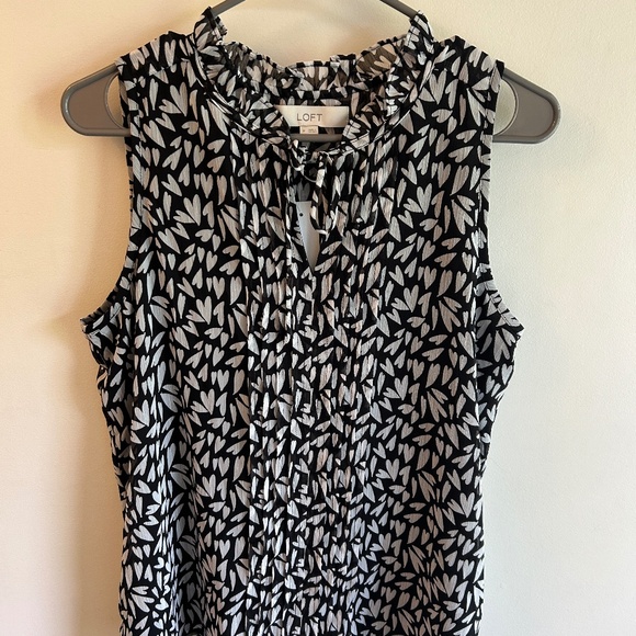 Loft Sleeveless Women's Medium Black & White Heart Patterned Blouse - New - Picture 1 of 4